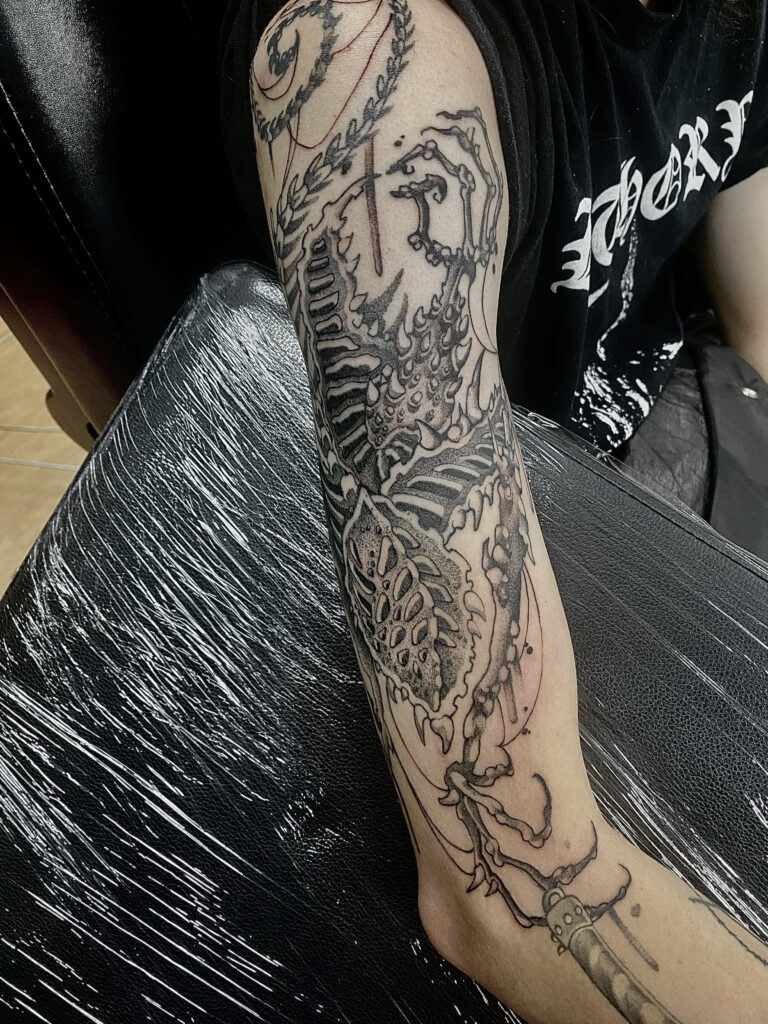 amygdalaeldenringgothicfreehandtattoo