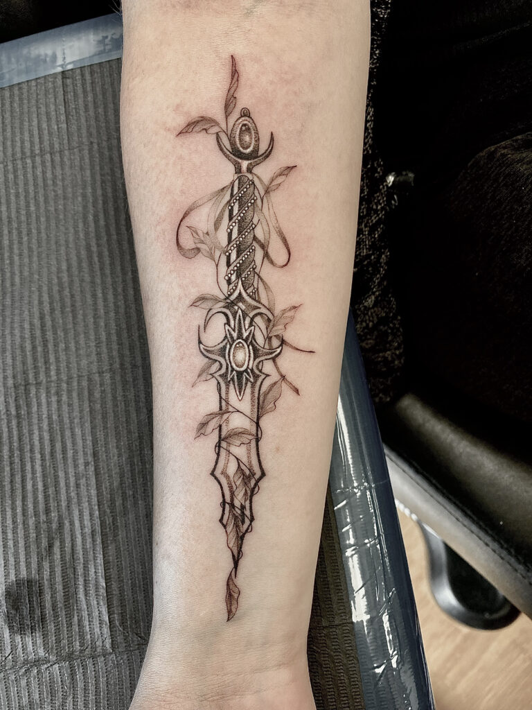 finelinedaggertattoo